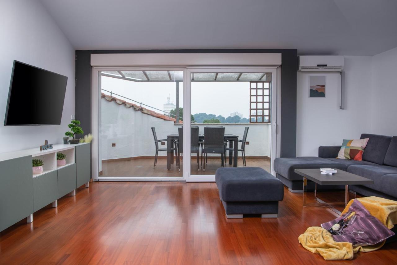 Apartment Rooftop Pula Bagian luar foto